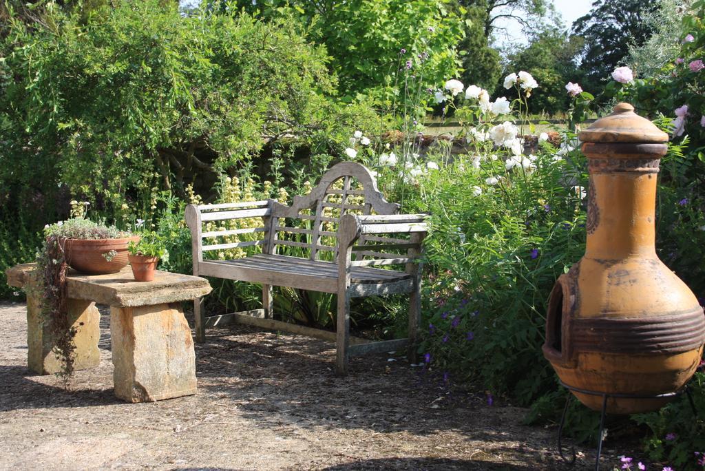 Brook Farm Bed & Breakfast Тонтън Екстериор снимка